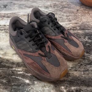 Yeezy Adidas 700 Mauve Sneakers M6